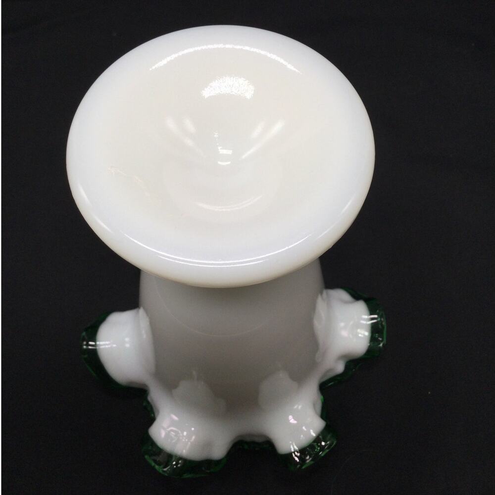 Vintage Discontinued Fenton Emerald Crest 6in Double Crimped Vase - Picture 7 of 10